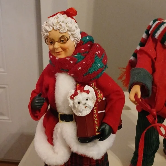 Dept 56 Possible Dreams Going For A W-A-L-K Christmas Figurine-Retired-Rare